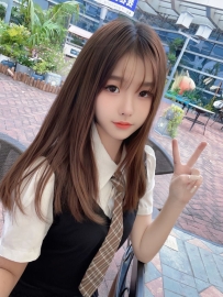 清瑩｜21歲學生系甜妹登場！160cm清新氣質＋深V穿搭的反差魅力