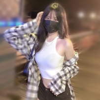 心動瞬間！24 歲琪樂深情凝望，感受最體貼的女友力
