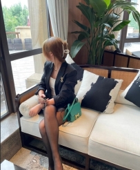 【OL 精選】梓梓 26 歲 D 杯：幹練業務的解放時刻，極致誘惑美感呈現