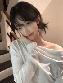 【極致銷魂奶音】21歲 蔓蔓 45D：粉嫩肌膚嬌嗲可愛，舌吻共浴配合度天花板