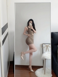 【極品清露】27 歲冷艷之美：168/D 杯，帶你領略不一樣的「姿勢」教學