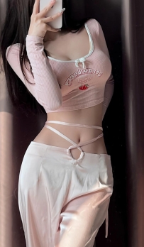 有腿有胸太極品！22 歲 D 杯女大生娜娜，帶你體驗「天菜級」視覺饗宴