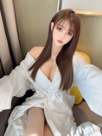 167cm 高挑身形搭配 E 罩杯傲人上圍，視覺與體感雙重滿足